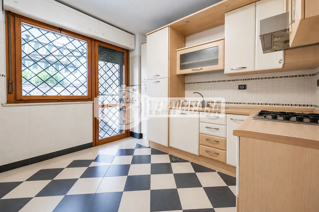 Cuisine - Ground Floor Apartment with Garden in Rome