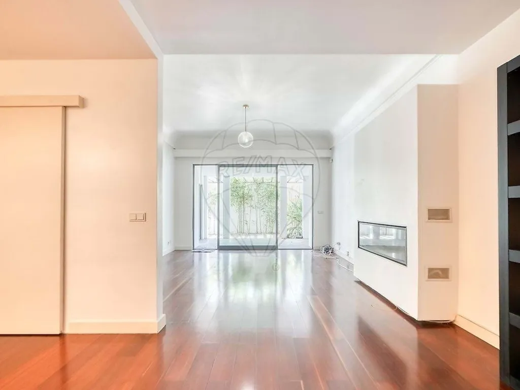 Entrée - Lisbon Condo with Terrace and Fireplace