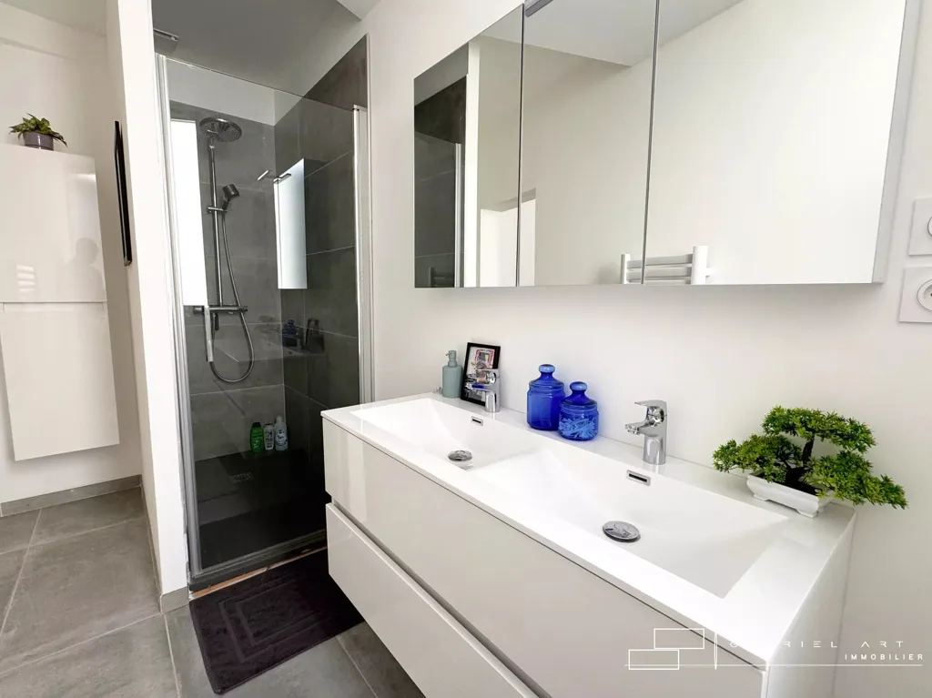 Bathrooms - Renaissance Flat in City Centre