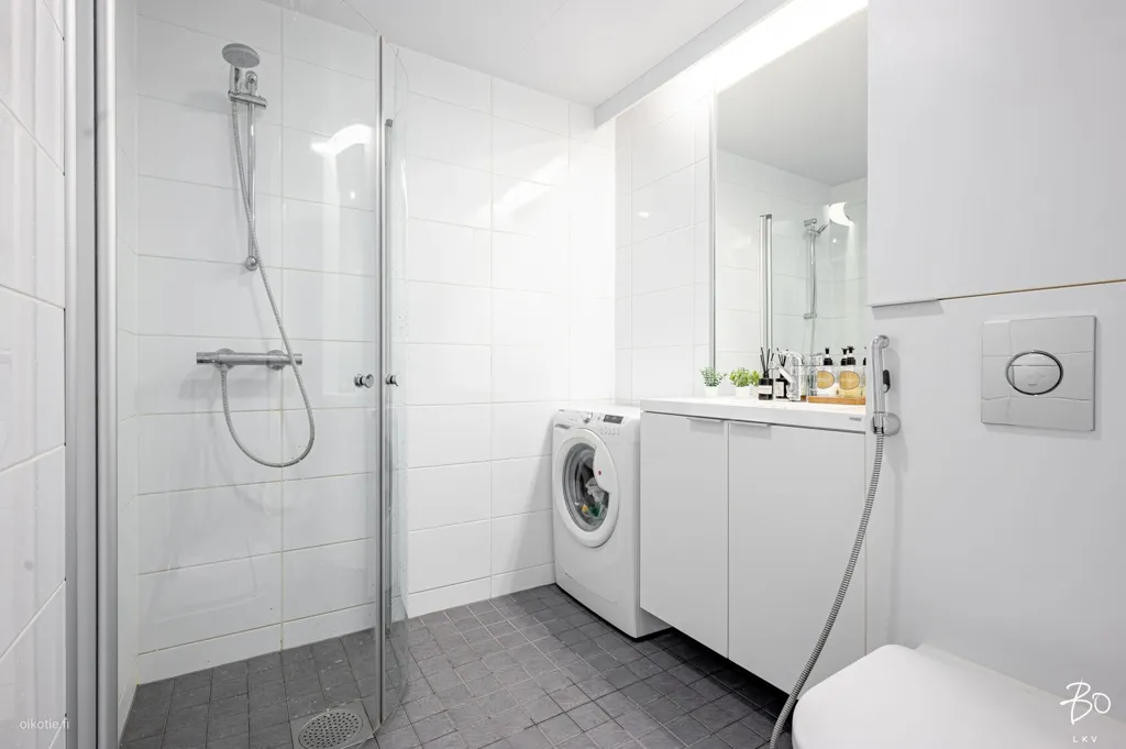 Salles de bain - Modern Flat with South Balcony in Espoo