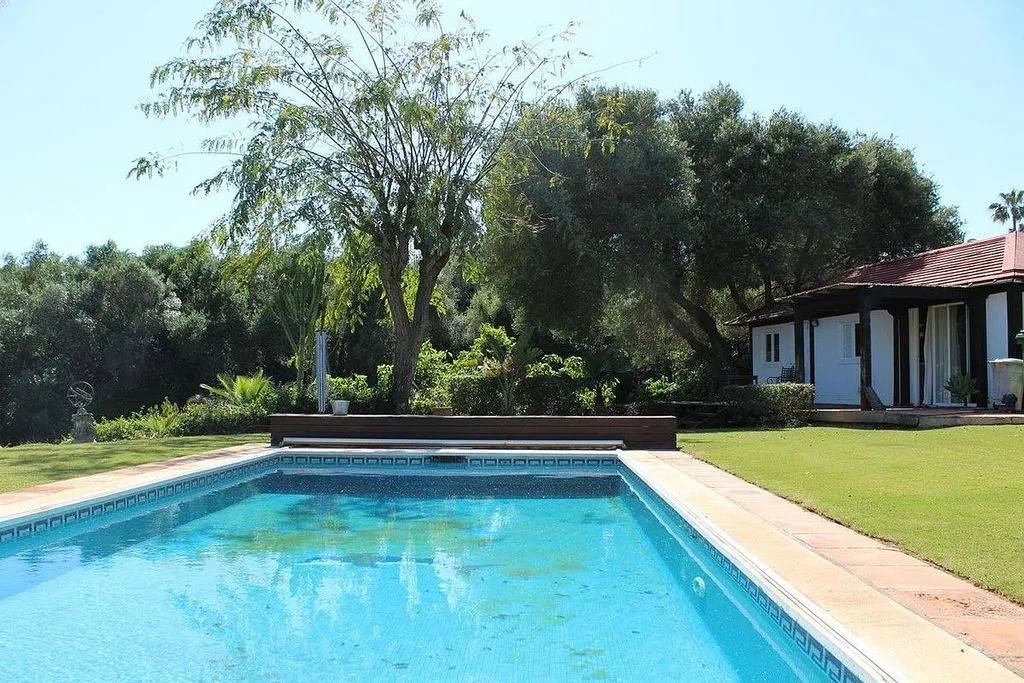 Piscine - Chalet with Pool and Terrace in Sotogrande Costa