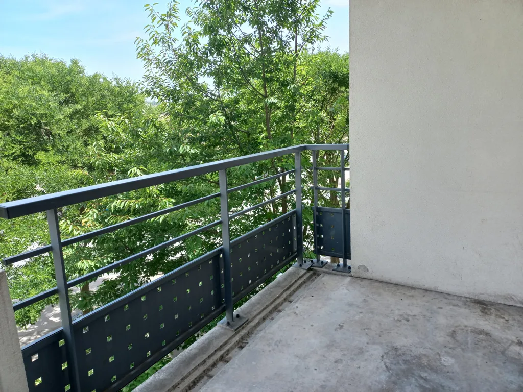 Rõdu - 3-Bedroom Apartment with Balcony in Vichy