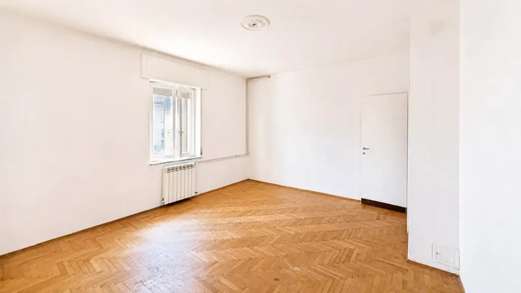 Pièces - Spacious Apartment to Modernise in Trieste
