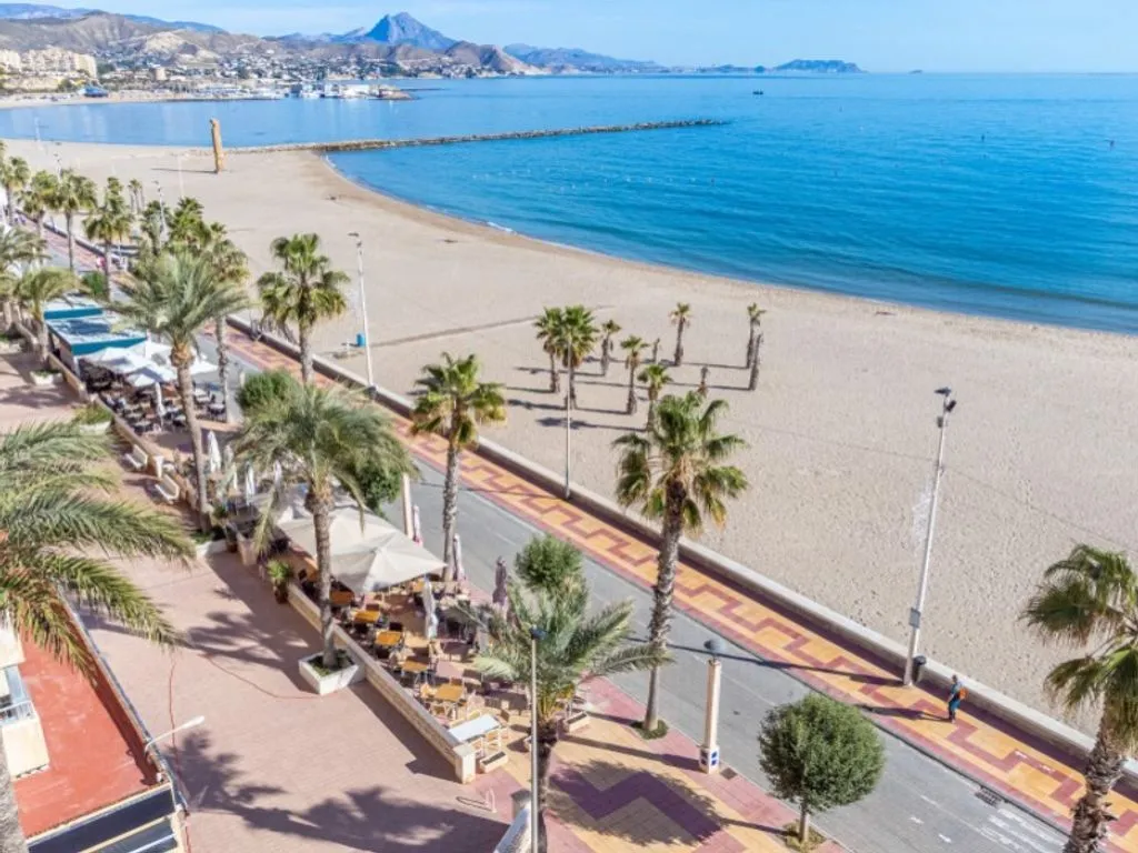 Beachfront Corner Penthouse in El Campello