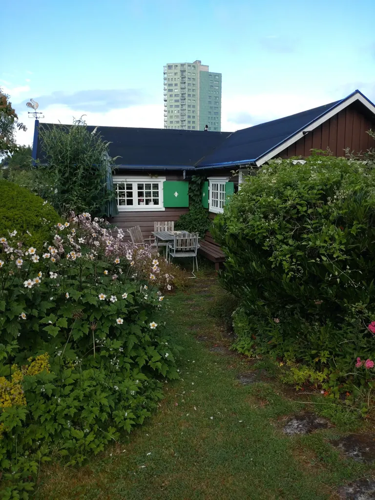Jardin - Charming Cottage with Orchard in Närlunda