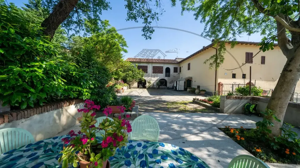 Terrass - Rustic Farmhouse with Multiple Uses in Figline Valdarno
