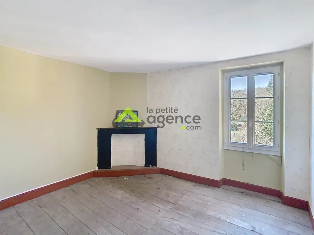 Pièces - Ensemble Immobilier à Rénover avec Terrasse à Aubusson