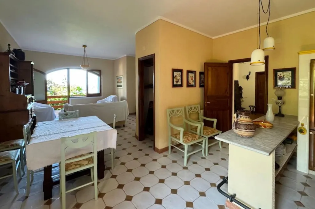 Salle à manger - Villa with Sea Access in Scilla, Calabria