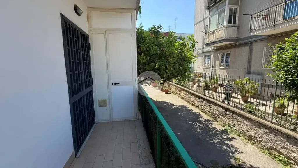 Rõdu - Three-Bedroom Apartment with Balcony in Naples
