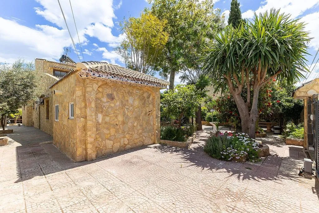 Jardin - Chalet with Pool and Terrace in L'Eliana