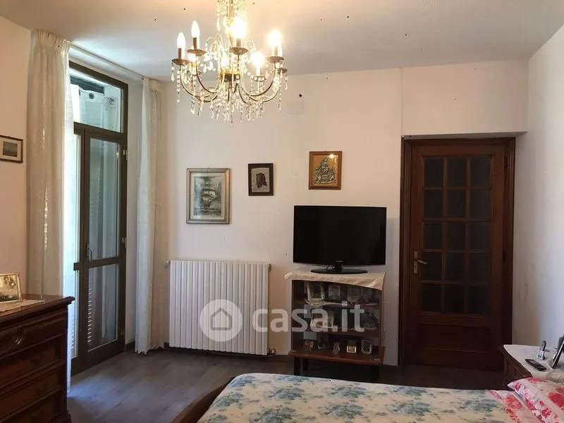 Chambres - Central Quadrilocale with Balcony in Sanremo