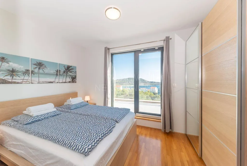 Magamistoad - Luxury Apartment with Sea View in Primošten