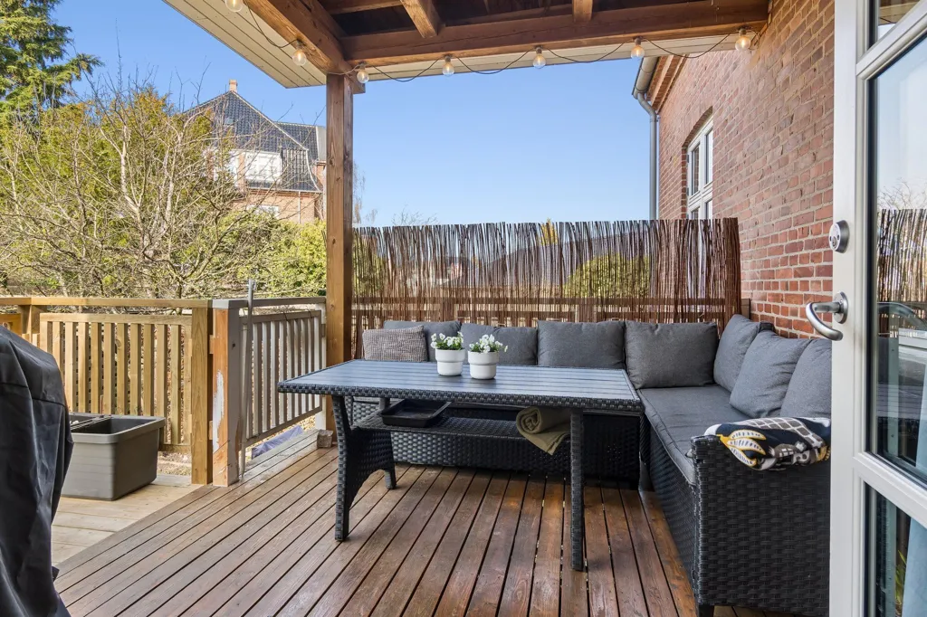 Terrass - Villa Apartment with Garden in Hellerup