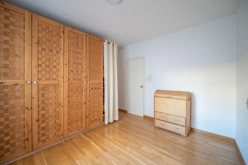 Magamistoad - Top-Floor Flat with Balcony in Central Location