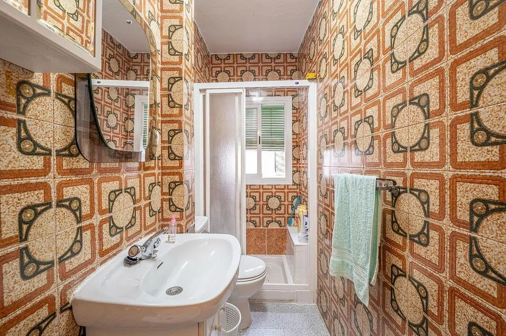 Bathrooms - Apartment with Terrace in Zaidín District