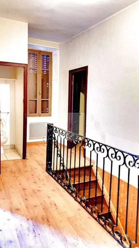 Pièces - Immeuble avec 2 Appartements et Garages au Collet de Dèze