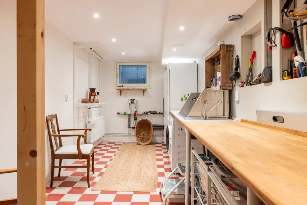 Cucina - Renovated 2-Storey House with Garden in Bellevue