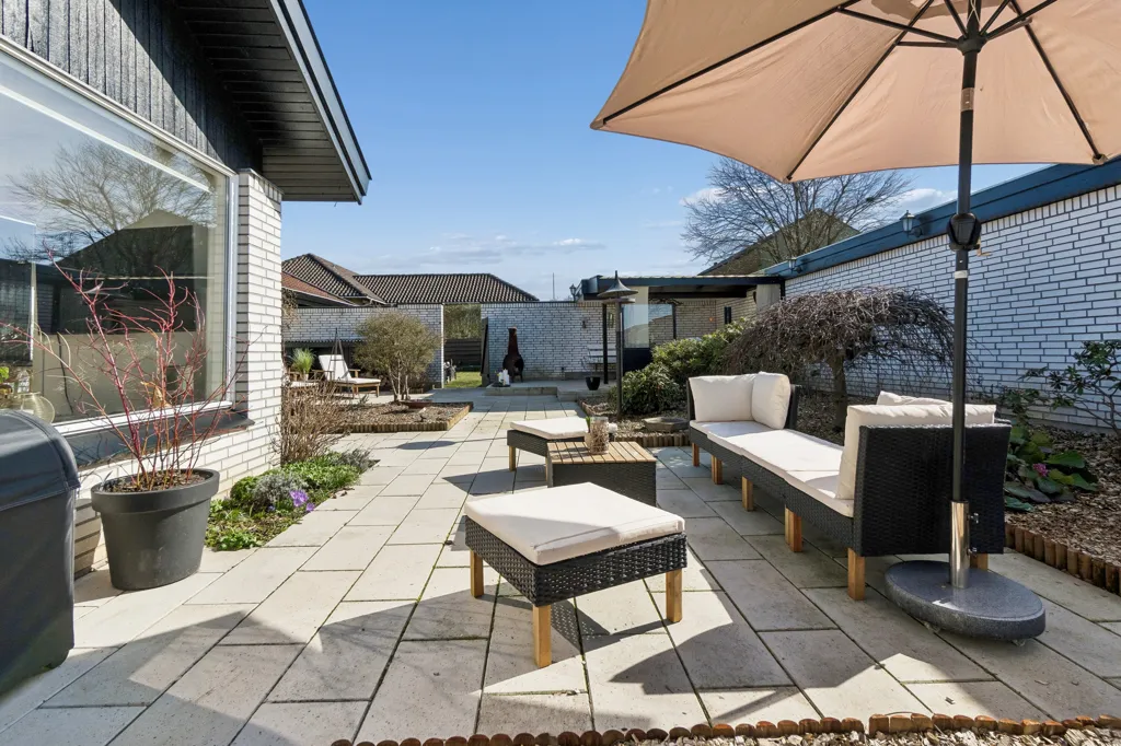 Terrasse - Spacious Bungalow with Garden in Odense
