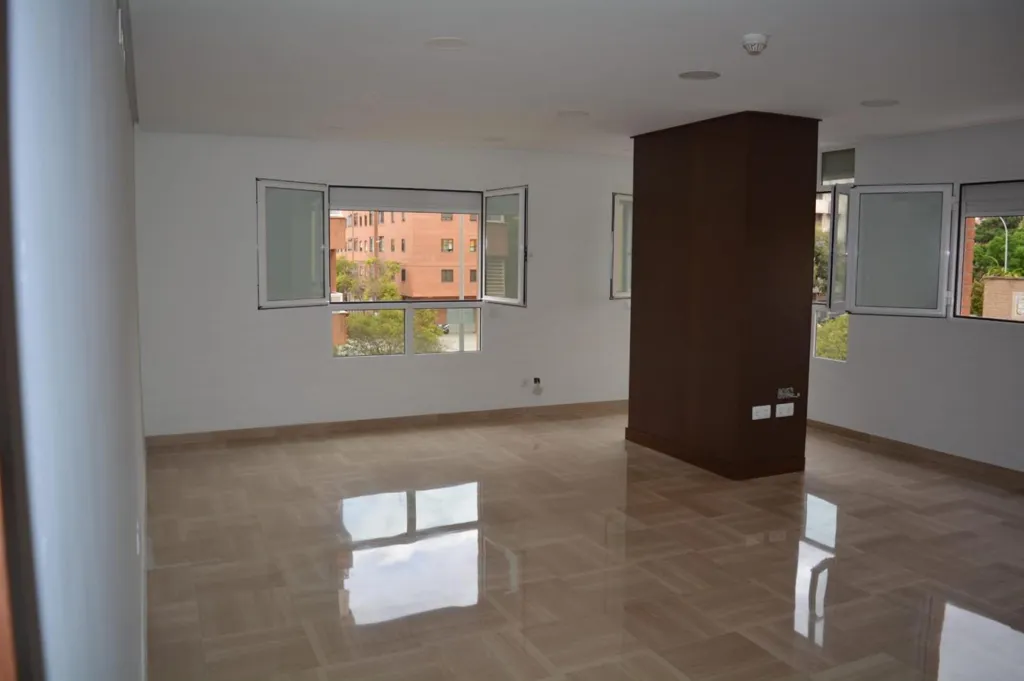 Living Room - Office with Corner Location in Valencia