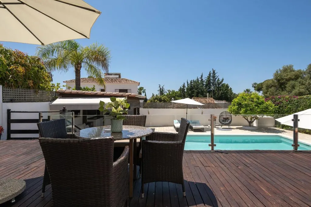 Piscine - Detached Villa with Private Pool in Río Real, Marbella