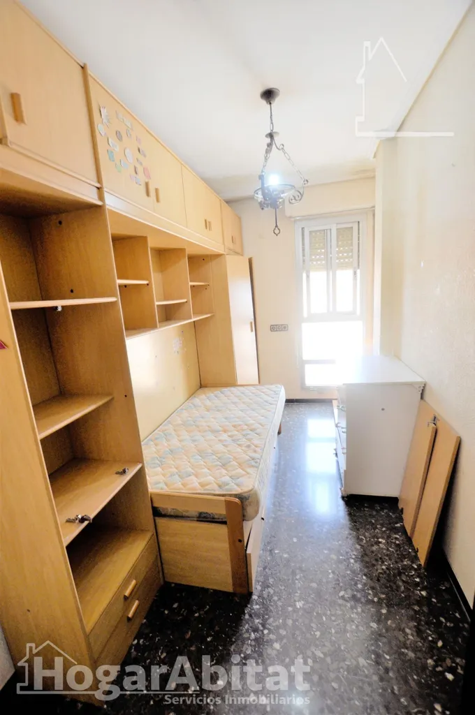 Magamistoad - Spacious Apartment with Balcony in Malilla, Valencia