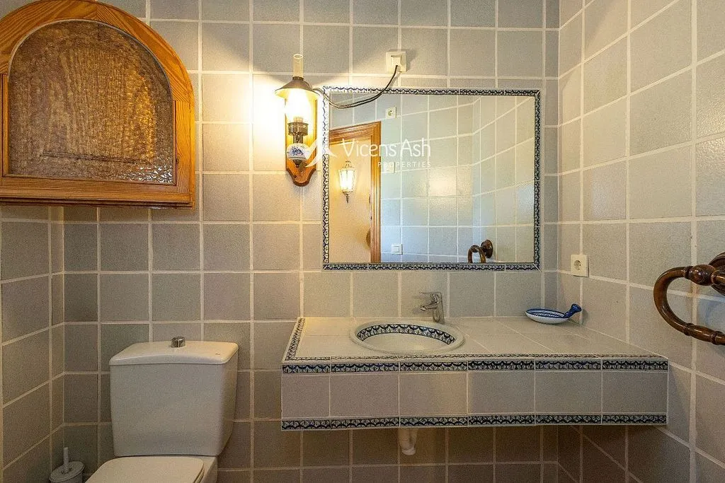 Bathrooms - Villa with Pool and Terrace in Jávea