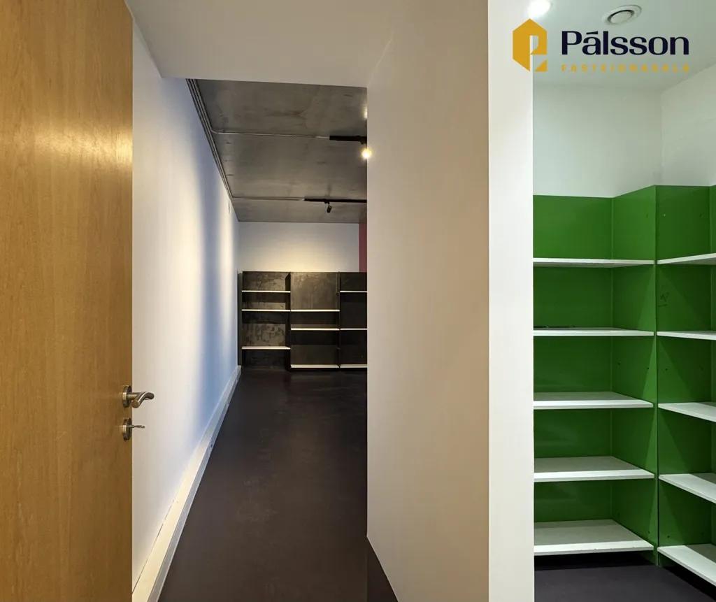 Pièces - Office Space with Sea View in Reykjavík