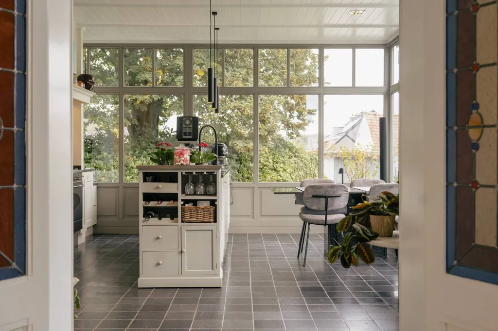Cuisine - Maison Art Déco avec Piscine à Waregem