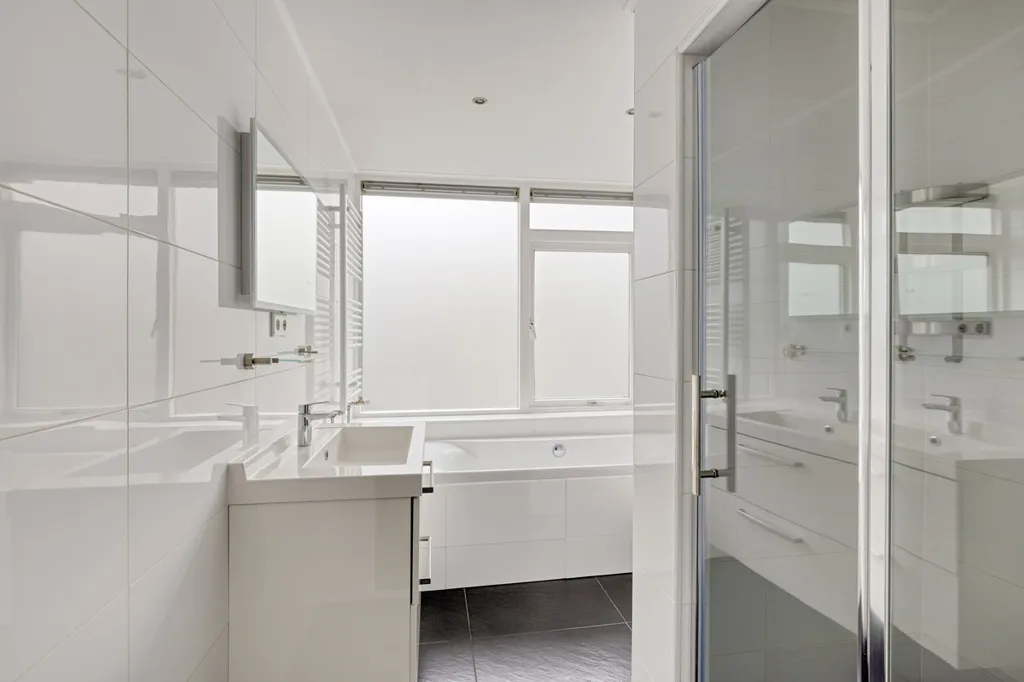 Salles de bain - Corner House with Garden in Dordrecht