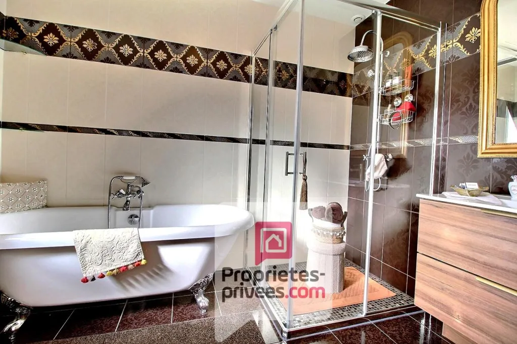 Vannitoad - Renovated House with Aménagé Basement in Amilly