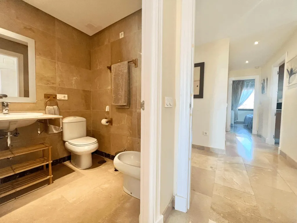 Salles de bain - Beachfront Apartment with Sea Views in La Alcaidesa