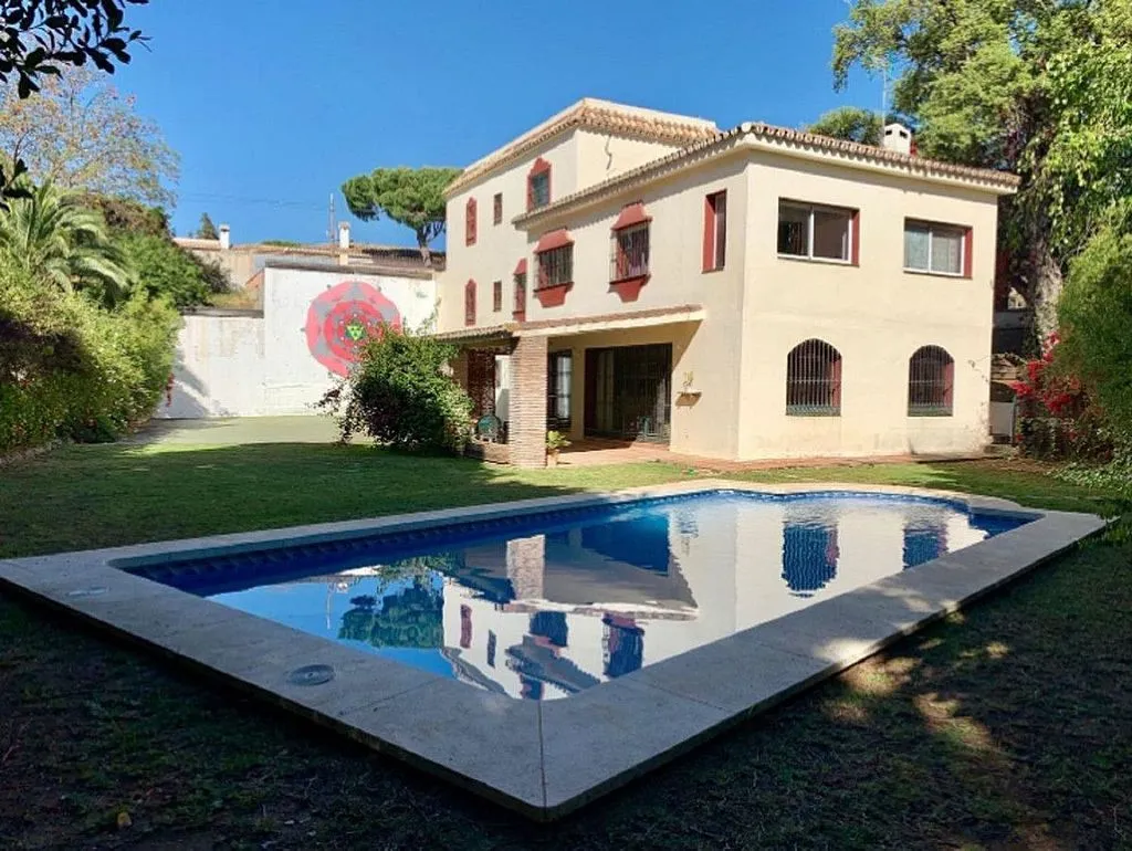 Bassein - Chalet with Pool in Casco Antiguo