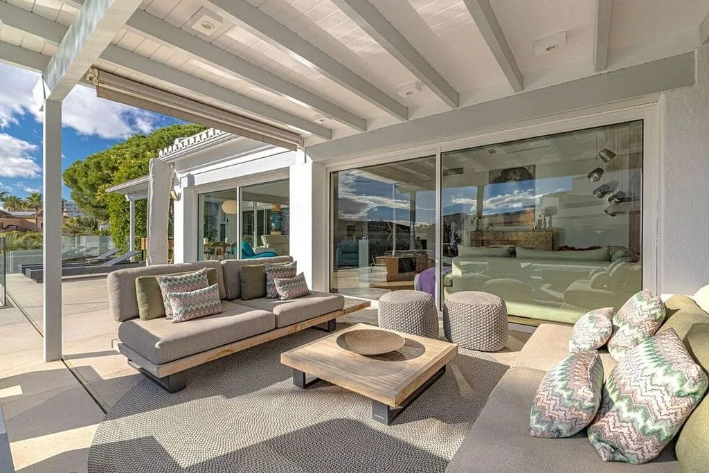 Terrasse - Traditional Chalet with Pool in Las Chapas, Marbella