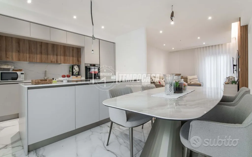 Köök - Modernised 4-Bedroom Apartment in Como