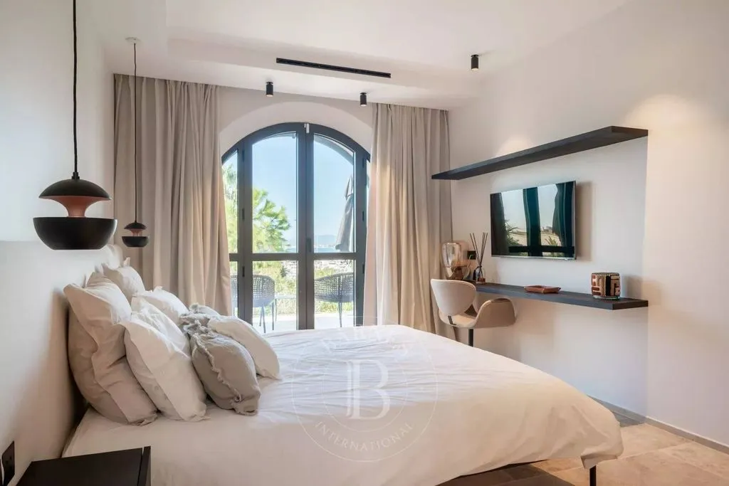 Bedrooms - Luxury Villa with Sea View at Cap d'Antibes