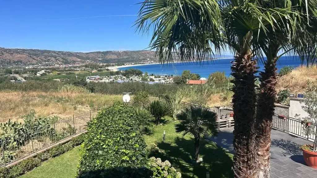Jardin - Ground Floor Apartment with Sea View in Soverato