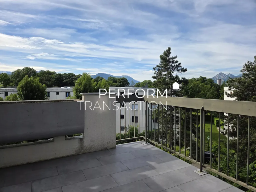 Rõdu - Duplex Apartment with Balcony in Échirolles