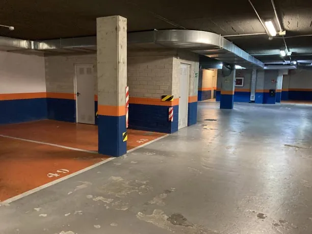 Garaaž - Garage with Parking in Zaragoza