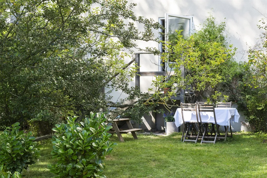 Aed - Townhouse with Garden in Central Location