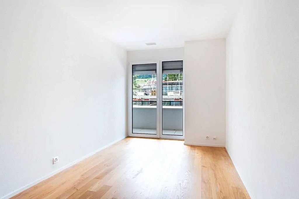 Pièces - 4.5-Piece Apartment with Lake View in District D2