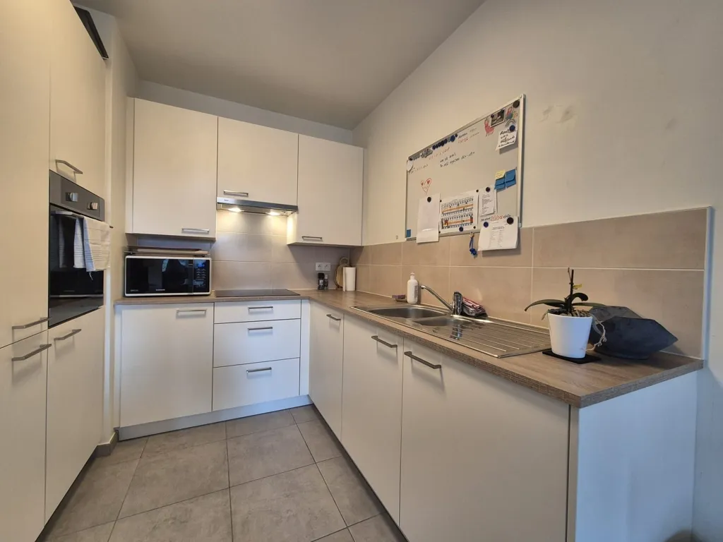 Köök - Modern Ground Floor Flat with Terrace in Brussels