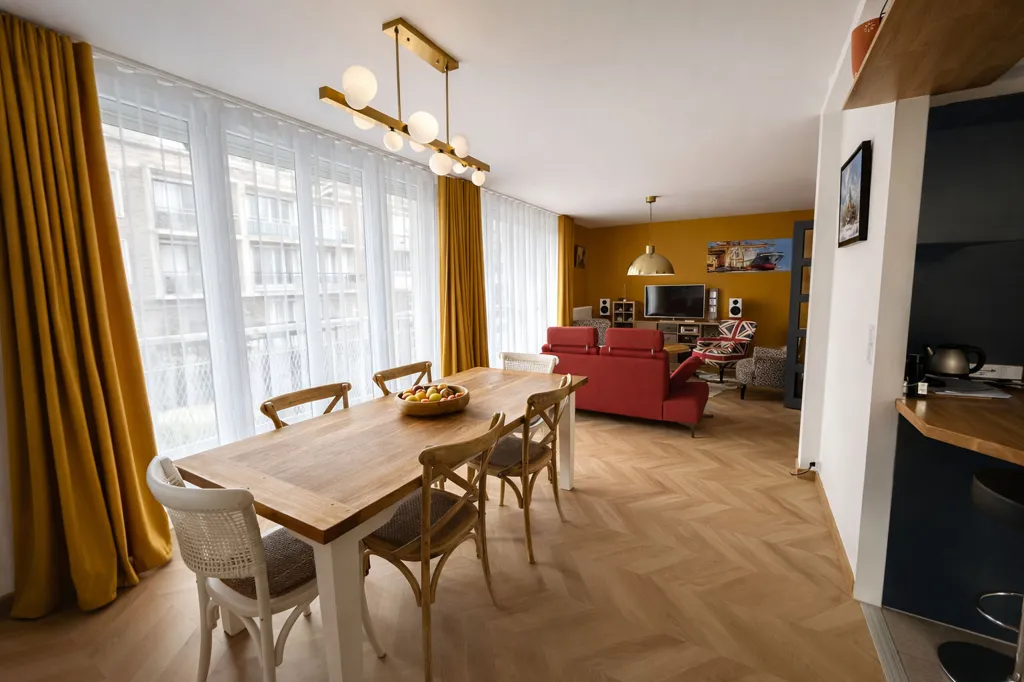 Salle à manger - Appartement Lumineux avec Cuisine Moderne à Saint-Nazaire