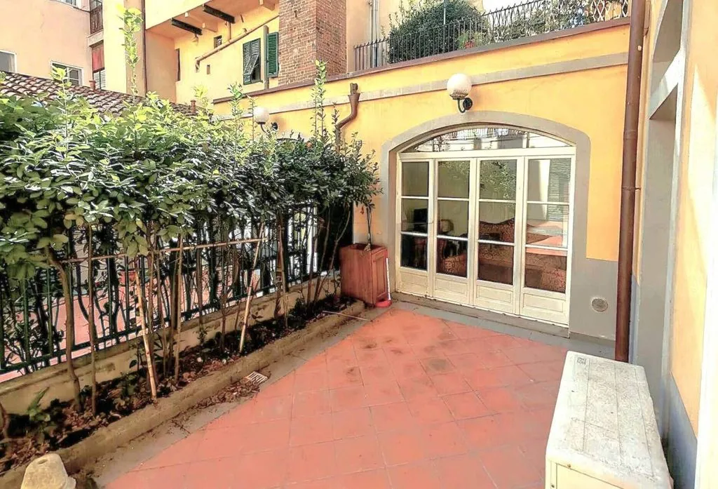 Terrass - Renovated Flat with Private Garden in Lucca