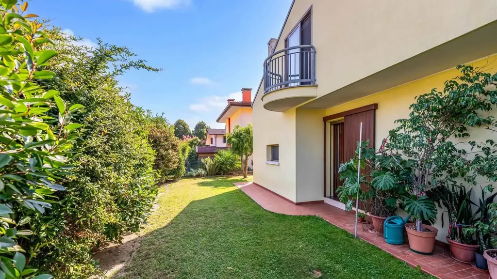 Jardin - Bifamiliar Villa with Private Garden in Noale