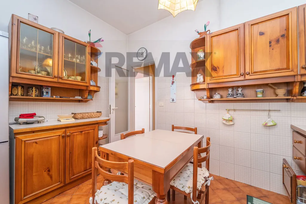 Cuisine - Single Room in Apartment with Balcony in Tiburtina