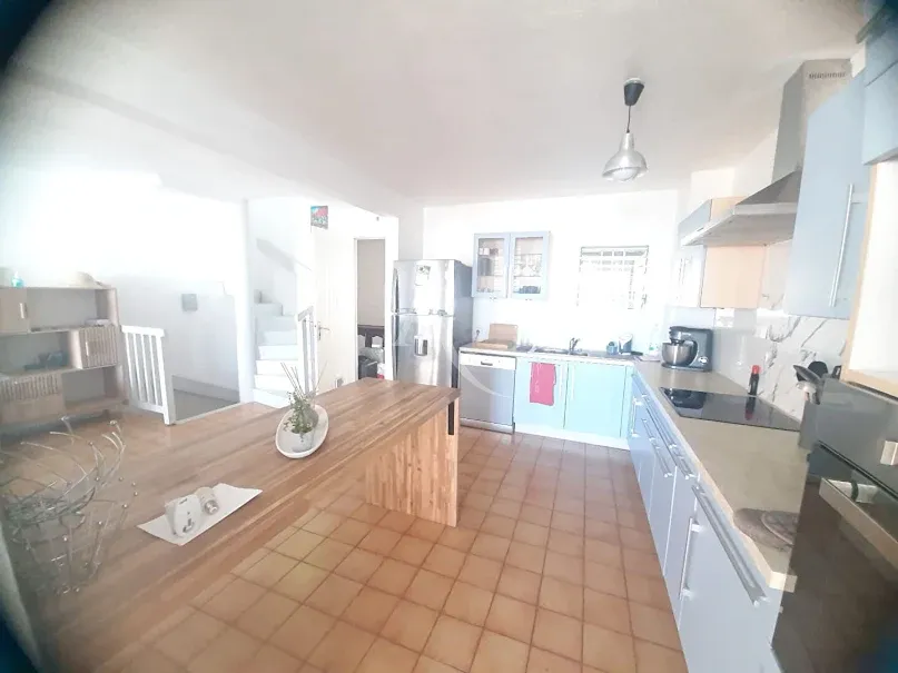 Cuisine - Villa Meublée avec Vue Mer à Case Pilote