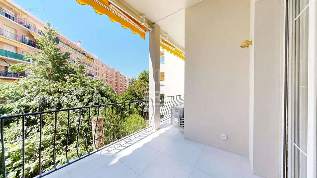 Balcon - Appartement Traversant avec Terrasse à Nice