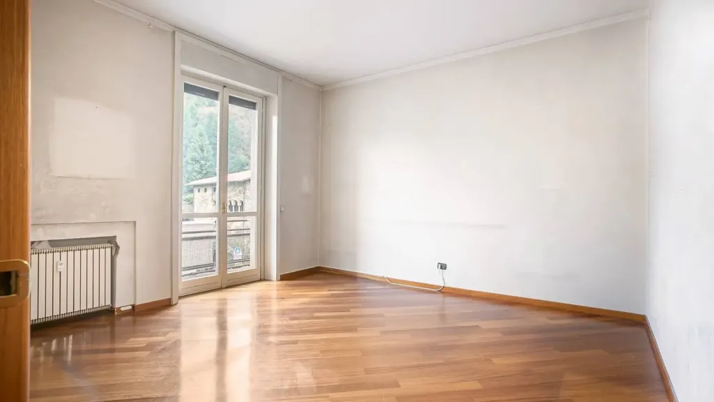 Pièces - Appartement 5 pièces à IT