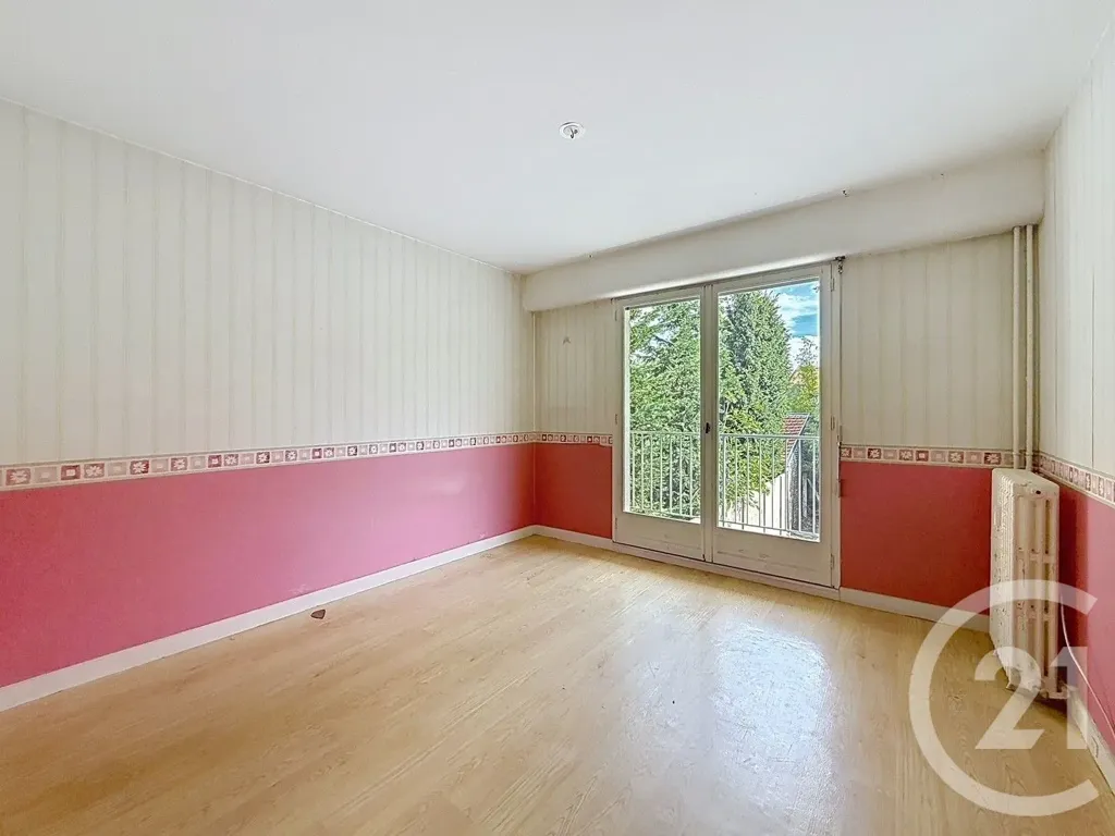 Chambres - Appartement Traversant avec Balcon à Nanterre