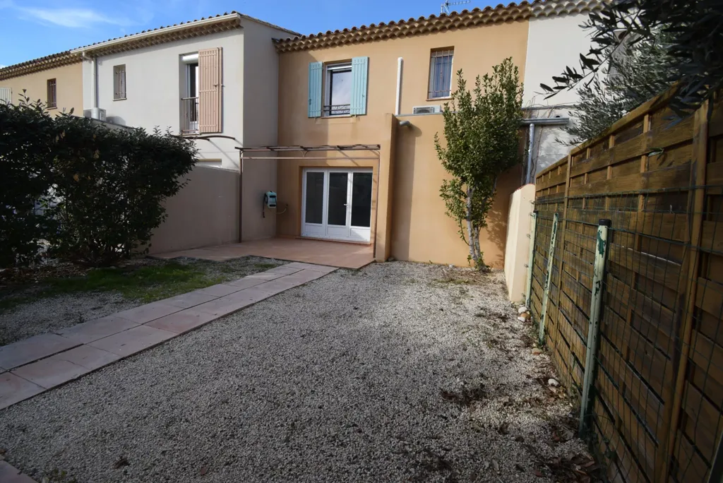 Välivaade - Three-Bedroom House with Garage in Quiet Area